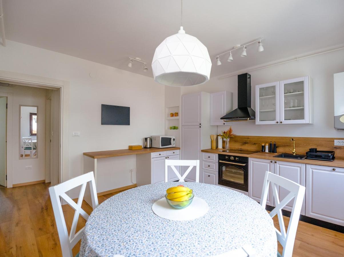 Tonka Apartment Pula Bagian luar foto