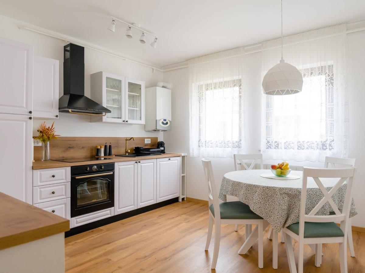Tonka Apartment Pula Bagian luar foto