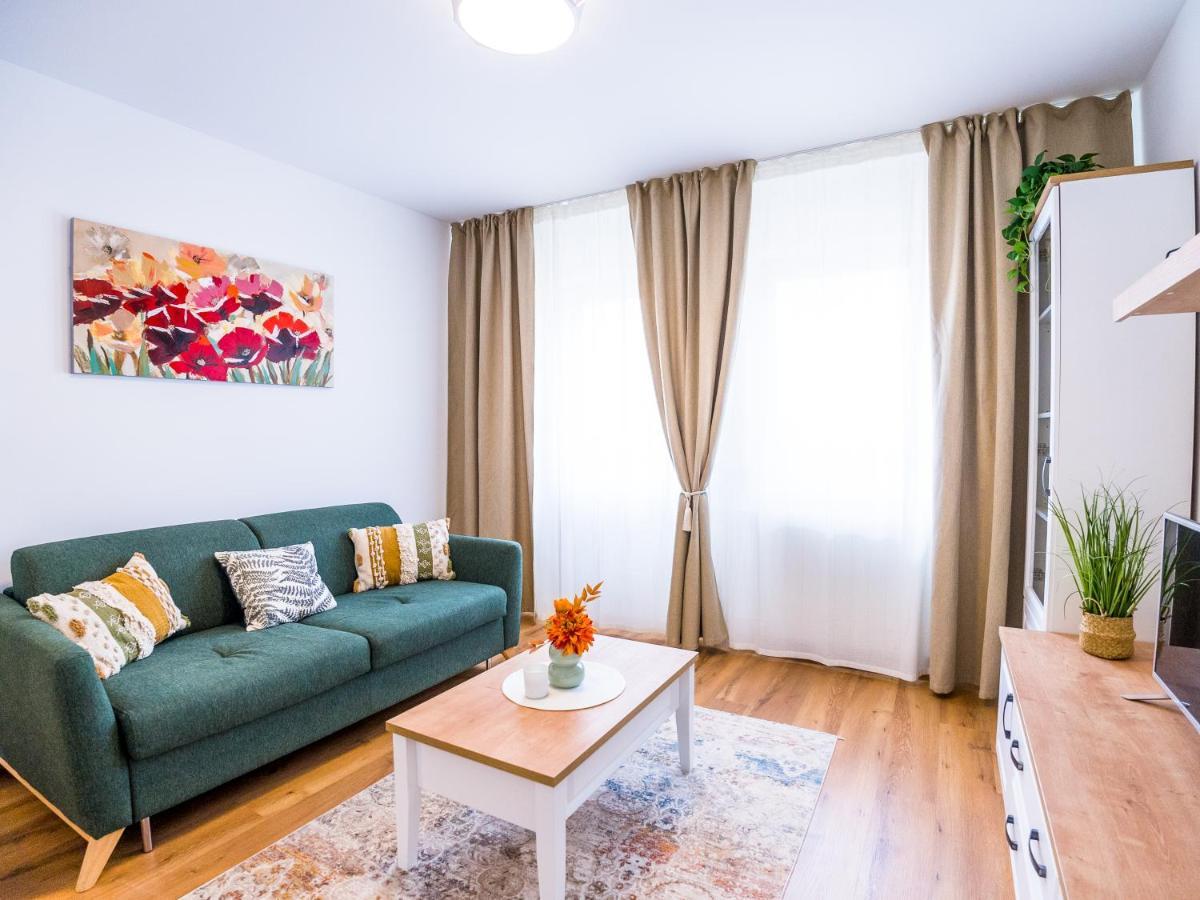 Tonka Apartment Pula Bagian luar foto